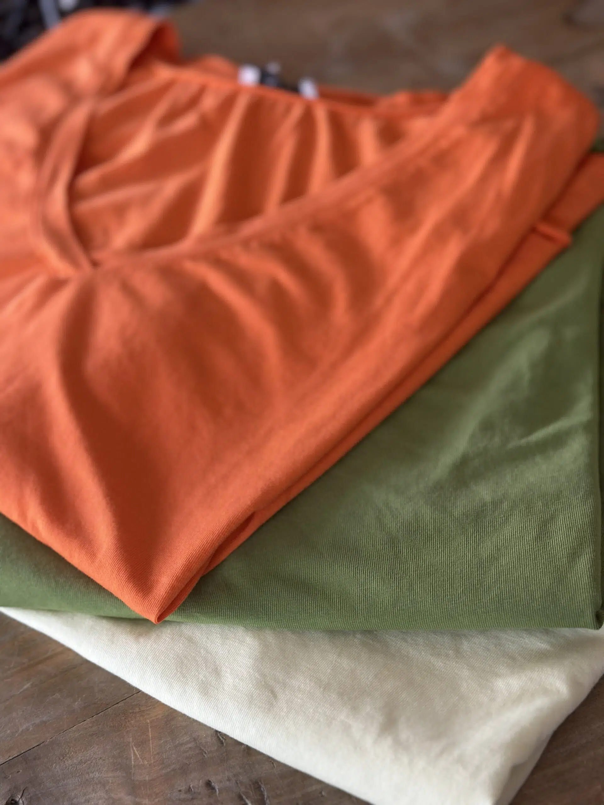 Tee shirt colour – Image 1